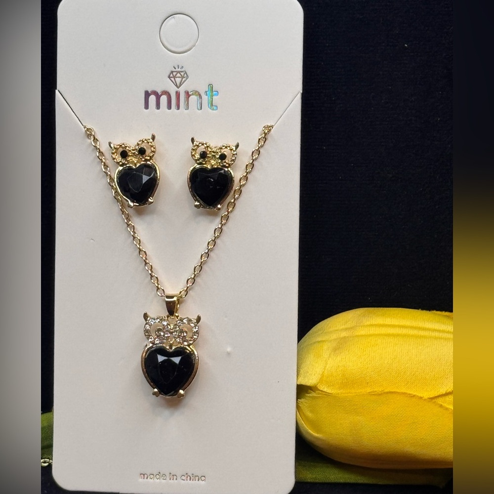 Mint Owl & Heart Pendant Necklace & Earring Set 16-18 inch approx Black